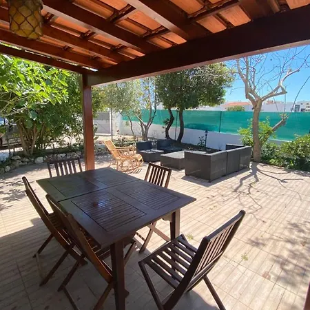 Moradia A 5 Minutos Da Tatil Evi